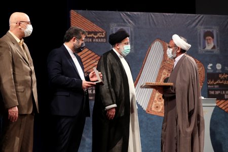 قدردانی از برگزیدگان جایزه کتاب سال جمهوری اسلامی و جایزه جهانی کتاب سال