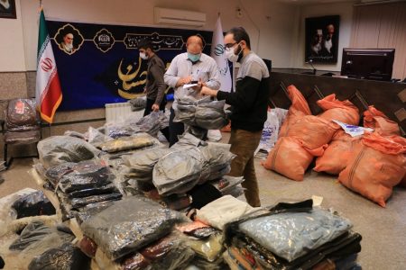 اهدای ۲۵۰۰ دست لباس بین افراد نیازمند توسط اجرایی فرمان امام خمینی(ره)