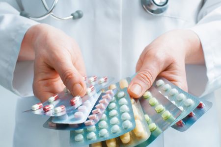 سازمان غذا و دارو: قیمت دارو بالا رفته، در تلاش برای کاهش مشکلات هستیم