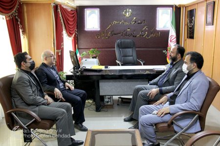 سوم خرداد درس مقاومت و ایستادگی و محور برنامه‌های فرهنگی و هنری ماست/گفتمان ما خدمت به مردم است