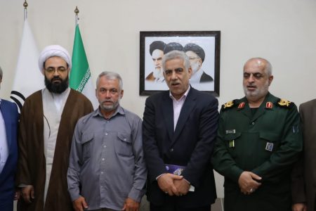 ایثار مدافعان حرم در جبهه مقاومت، موجب سربلندی جهان اسلام شد / انجام فعالیت‌های تبیینی فرهنگی برای معرفی ارزش‌های دینی و انقلابی