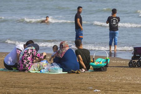 شناسایی باکتری‌های مقاوم در سواحل شنای گیلان