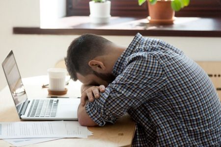 حس خستگی نشانه کمبود کدام ماده غذایی در بدن است؟