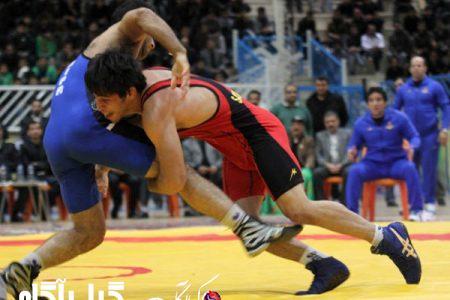 مسابقات کشتی آزاد قهرمانی جوانان کشور در انزلی آغاز شد