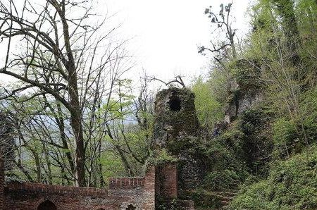 کشف سازه عجیب در قلعه رودخان فومن