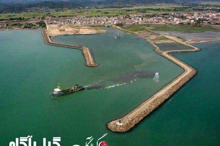 تلاش برای نجات کشتی به گل نشسته در بندر آستارا