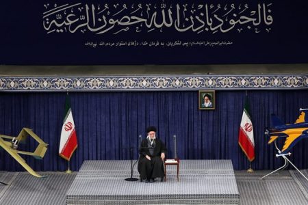 ایجاد تردید و تعلل در خواص مهمترین برنامه دشمن است