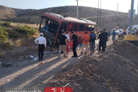 واژگونی اتوبوس زائران اربعین در محور قزوین- رشت ۱۵ مصدوم برجای گذاشت