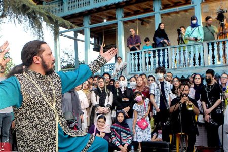 جشنواره بین المللی تئاتر خیابانی شهروند لاهیجان آغاز به کار کرد