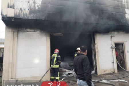 مهار آتش سوزی ۳ خودرو در پارکینگ یک منزل مسکونی