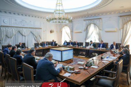 تصاویری از یک جلسه با حضور پزشکیان با لامپ خاموش و نور پنجره