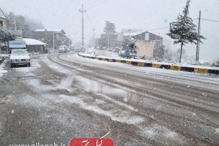 تردد در محورهای کوهستانی رودبار با زنجیر چرخ امکان پذیر است