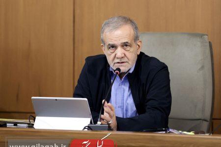 انتقاد پزشکیان از نبود یک برنامه منسجم در مناطق آزاد در مناطق آزاد