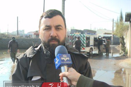 ادامه تلاش گروه‌های جهادی برای پاکسازی خانه‌های مسکونی دچار آبگرفتگی در گیلان