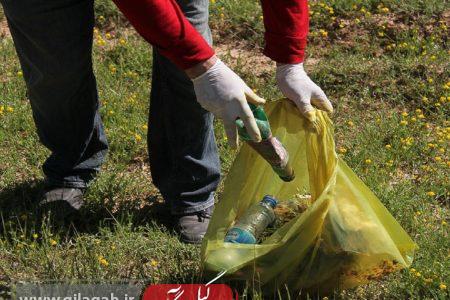 جمع آوری یک تُن زباله از ساحل رضوانشهر