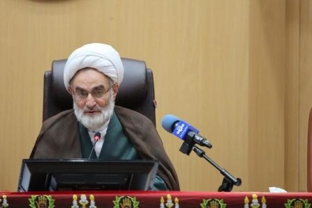 امام جمعه رشت: مسئولان برای رفع مشکلات کارگران و کشاورزان همت کنند