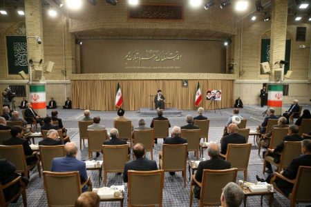 اگر همه با هم متحد باشیم هیچ قدرتی توان به زانو درآوردن ایرانیان را نخواهد داشت