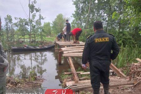 پل احداثی در مسیر تصرف اراضی تالاب انزلی در بندرانزلی جمع‌آوری شد